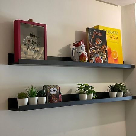 A Space That Feels Like Home With Private Parking Malaga Bagian luar foto