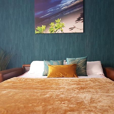 A Space That Feels Like Home With Private Parking Malaga Bagian luar foto