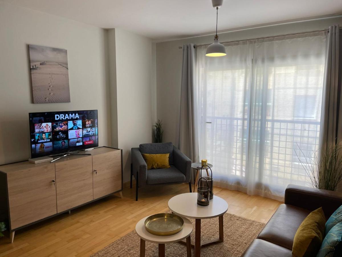 A Space That Feels Like Home With Private Parking Malaga Bagian luar foto