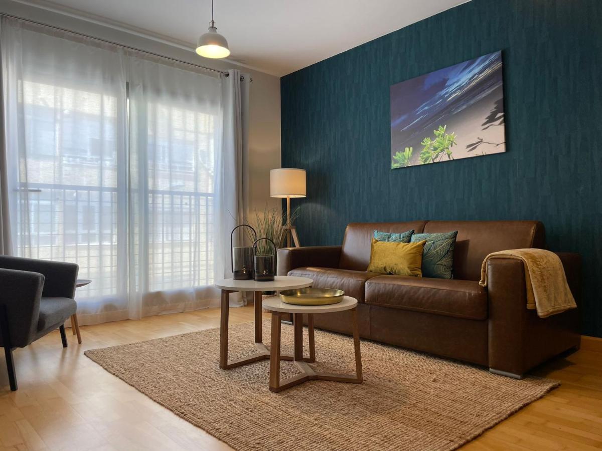 A Space That Feels Like Home With Private Parking Malaga Bagian luar foto
