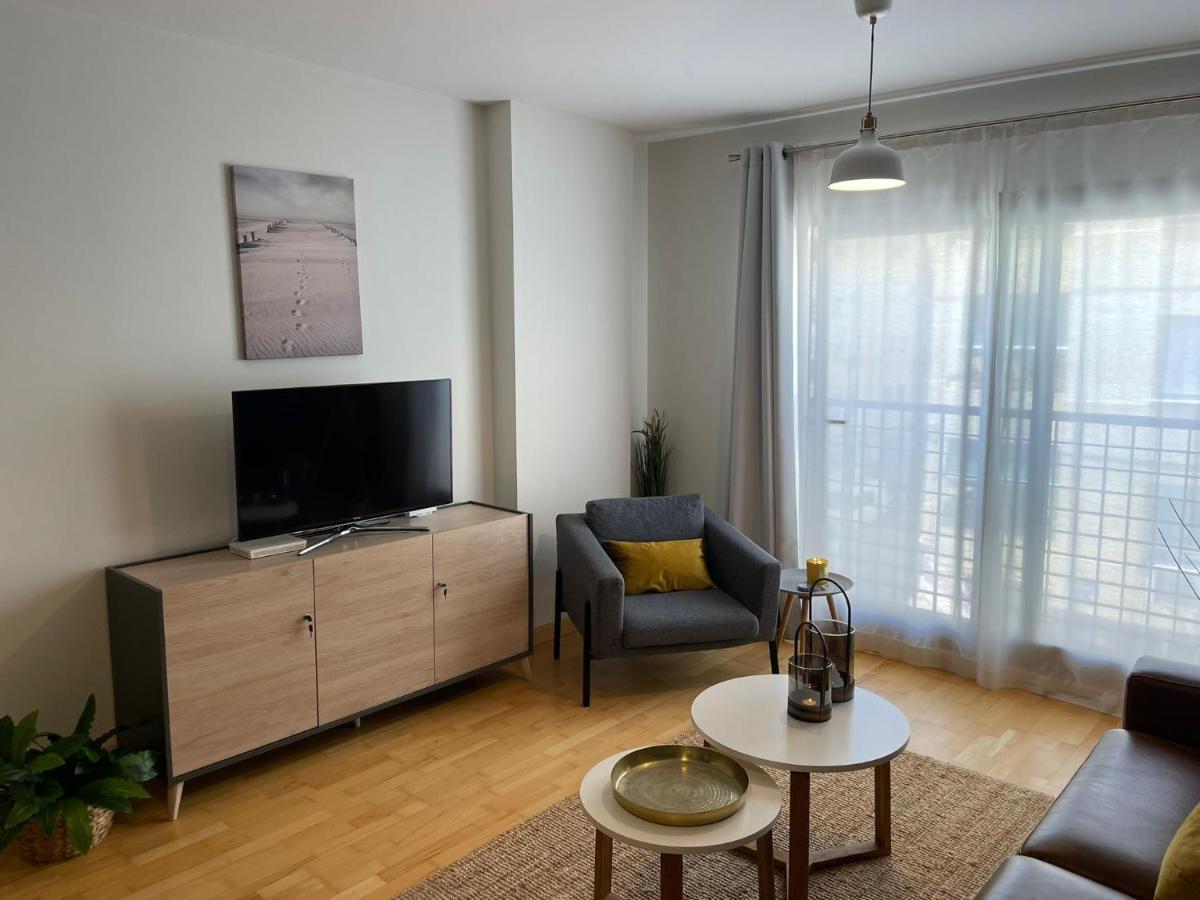 A Space That Feels Like Home With Private Parking Malaga Bagian luar foto