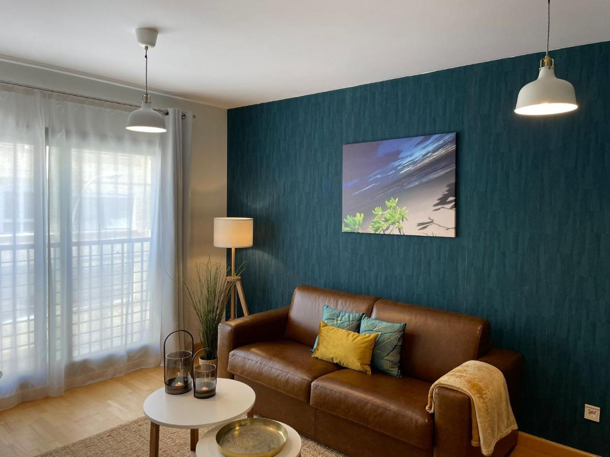A Space That Feels Like Home With Private Parking Malaga Bagian luar foto