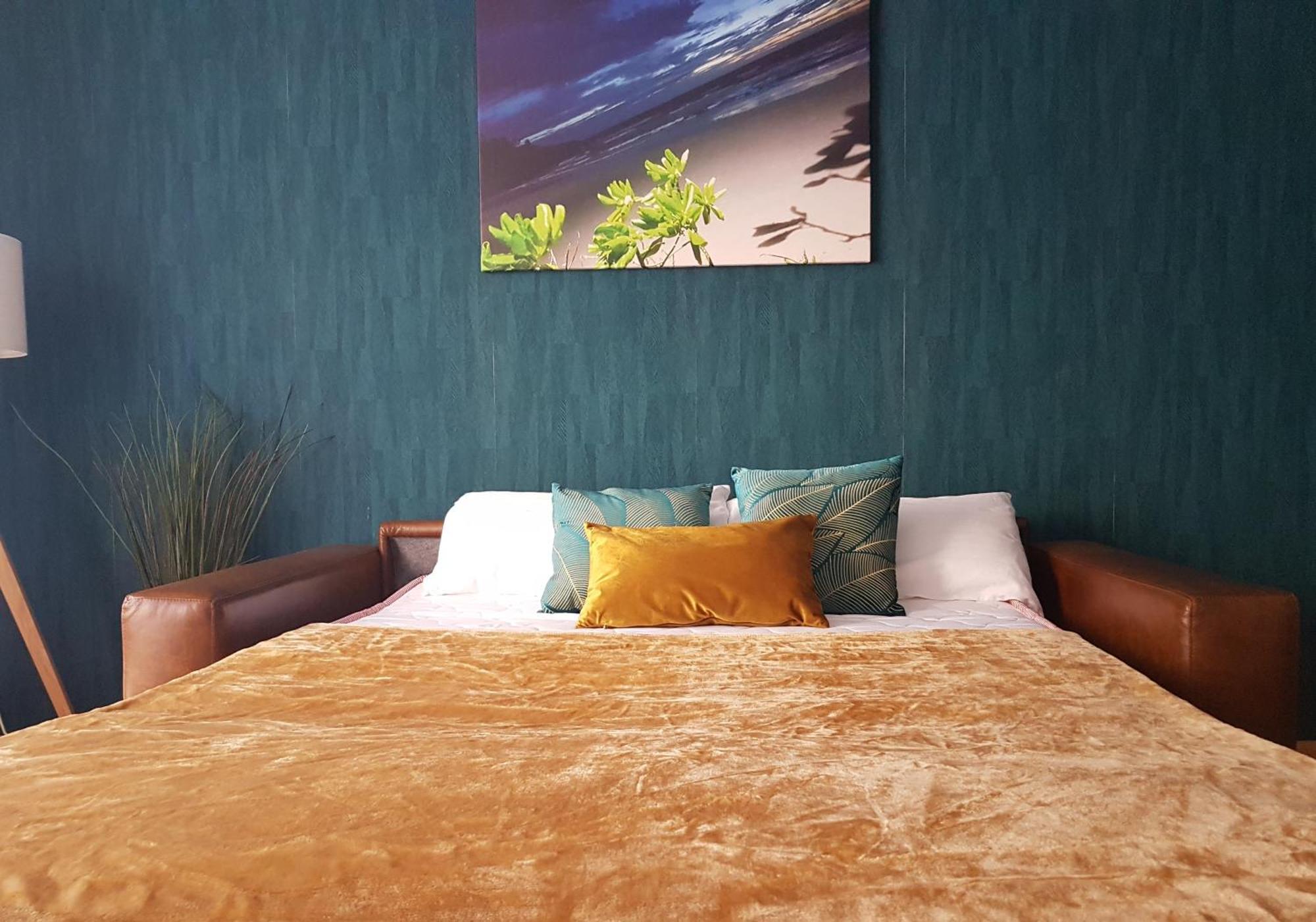 A Space That Feels Like Home With Private Parking Malaga Bagian luar foto